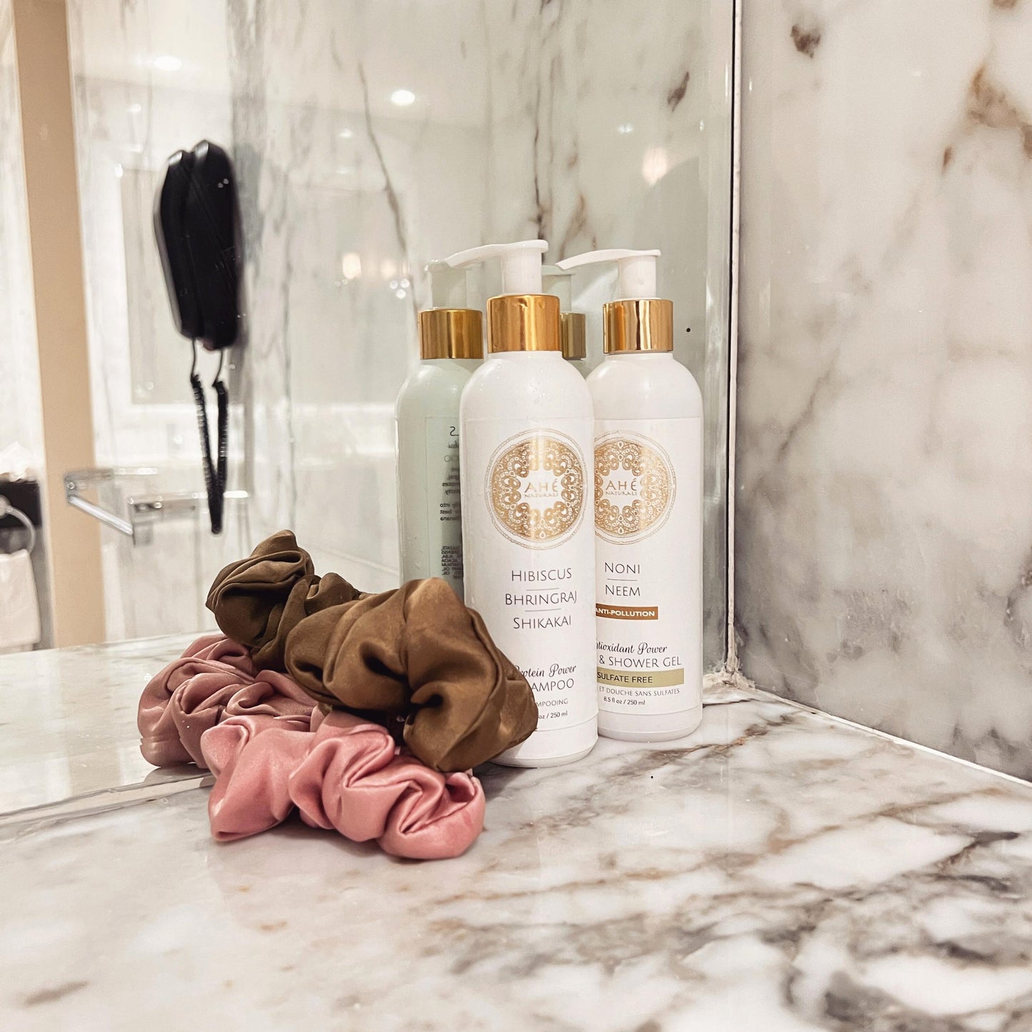 Hibiscus, Bhringraj & Shikakai Shampoo - Ahé Naturals