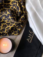 Load image into Gallery viewer, Mulberry Silk Pillowcase (Anti-Split-Ends) Leopard Print - Ahé Naturals
